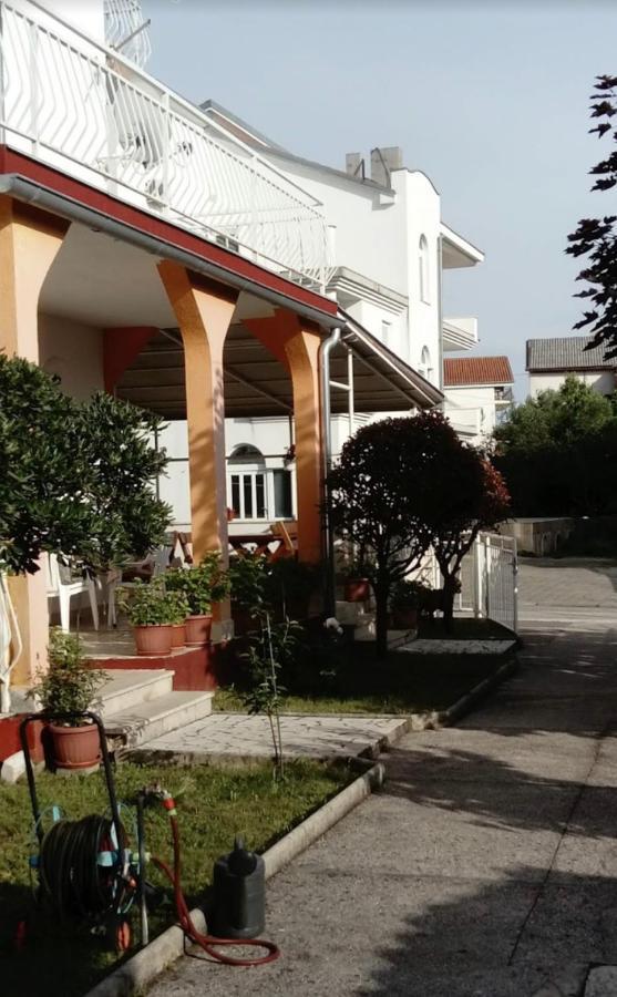 מלון יאדראנובו Haus Silvia מראה חיצוני תמונה