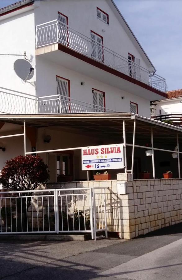 מלון יאדראנובו Haus Silvia מראה חיצוני תמונה