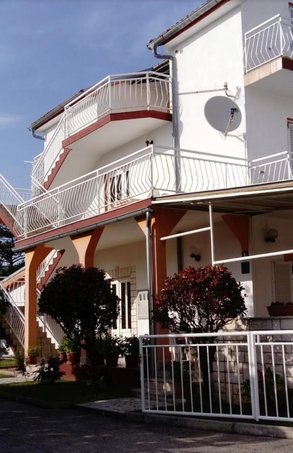 מלון יאדראנובו Haus Silvia מראה חיצוני תמונה